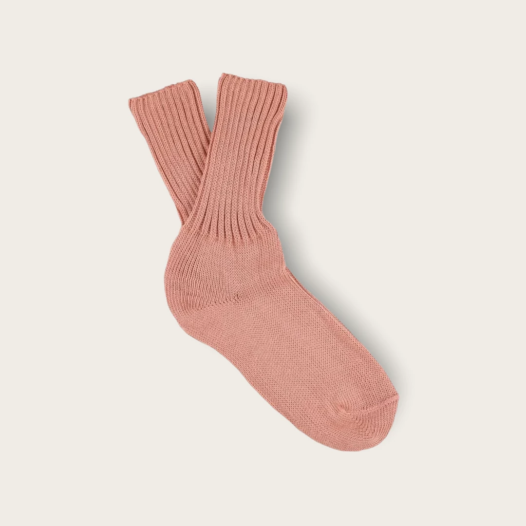 Escuyer Accessories Crew Socks: Pink 4 Escuyer Accessories Crew Socks: Pink