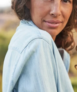 Frank & Eileen Eileen Famous Denim Button-up Classic Wash NEW ARRIVALS 9 Frank & Eileen Eileen Famous Denim Button-up Classic Wash NEW ARRIVALS